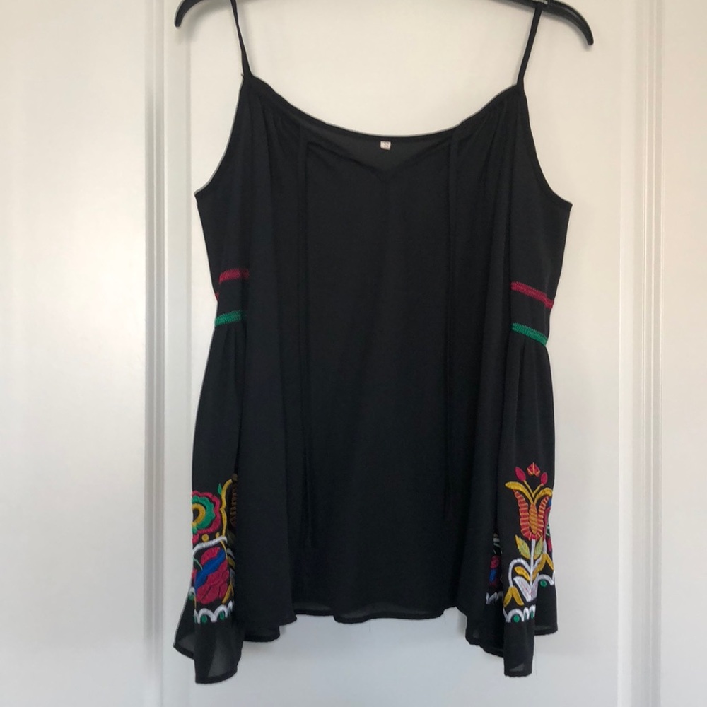 Black shirt with embroidered sleeve